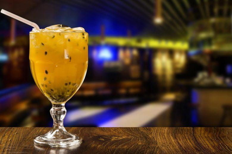 Caipirinha de limão com maracujá