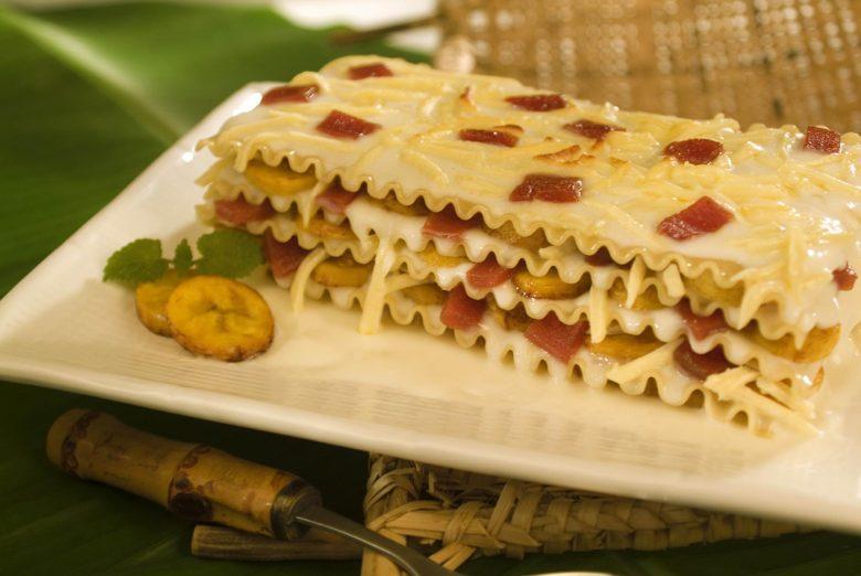Lasanha cremosa de banana com queijo
