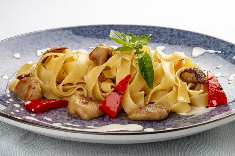 Tagliatelle com cogumelos