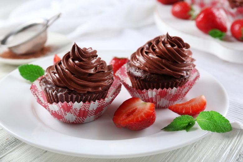 Cupcake de chocolate com merengue