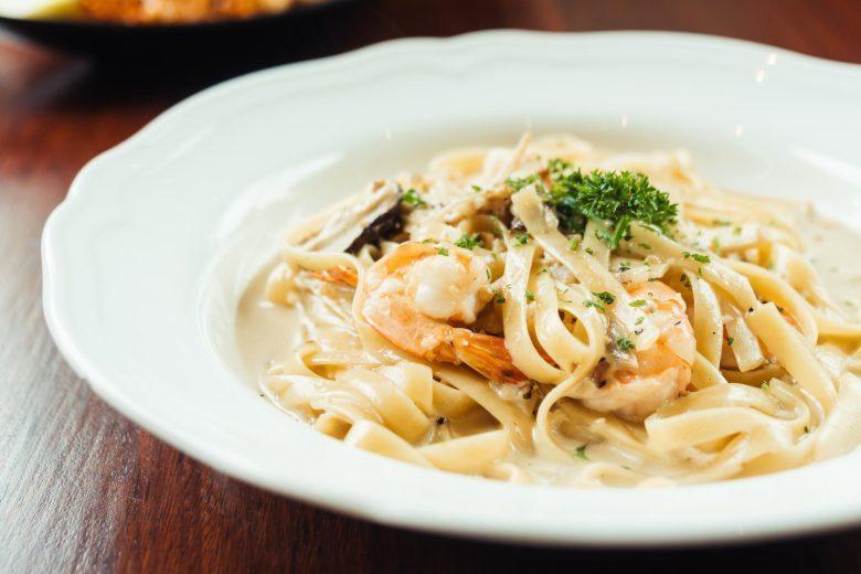 Fettucine ao molho de limão com camarão