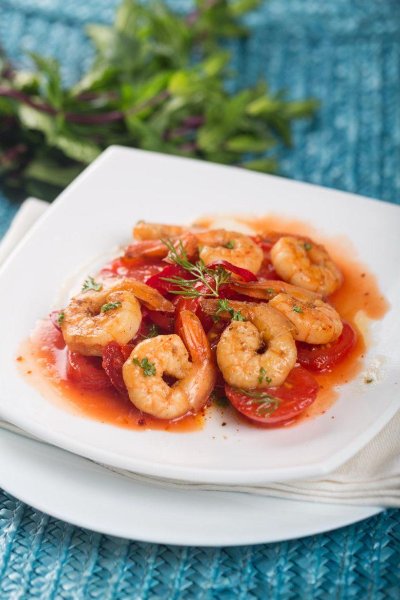 Camarão com molho de tomate picante