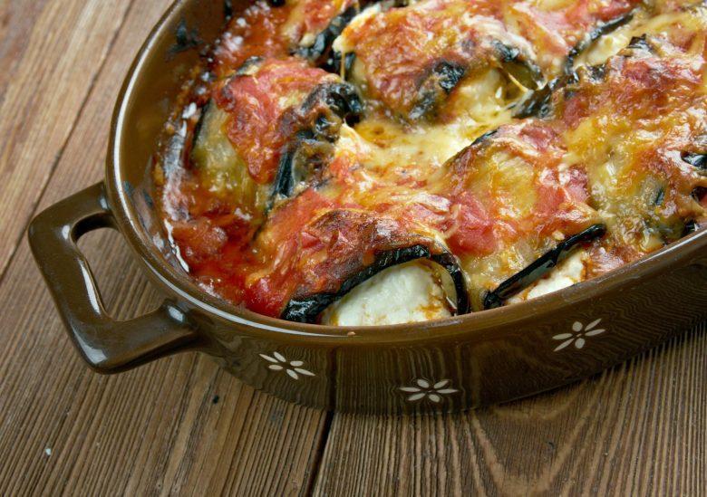 Rolinho de berinjela gratinada com provolone