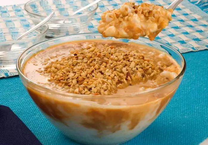 Canjica especial com doce de leite