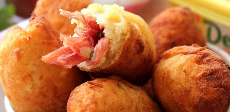 Croquete de mandioca com carne seca