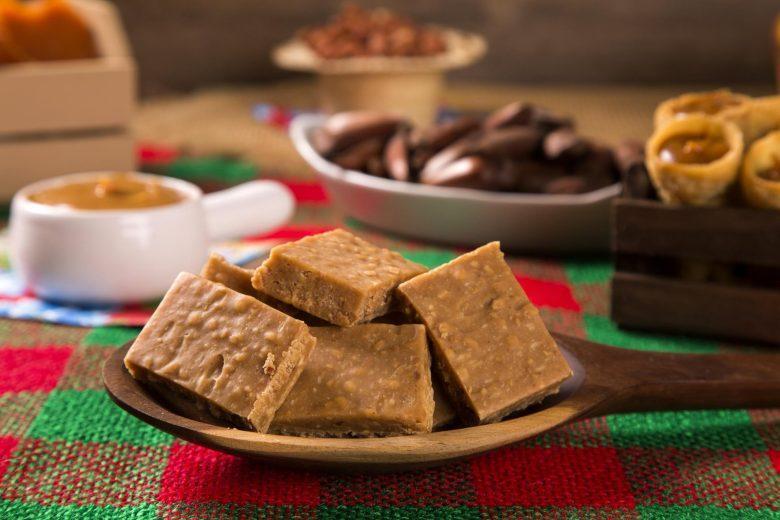 Doce de leite de corte com coco e amendoim