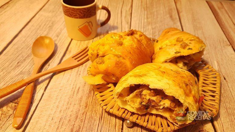 Pão de torresmo com parmesão