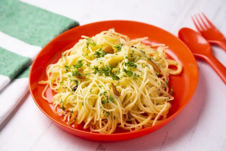 Espaguete com azeite e alho