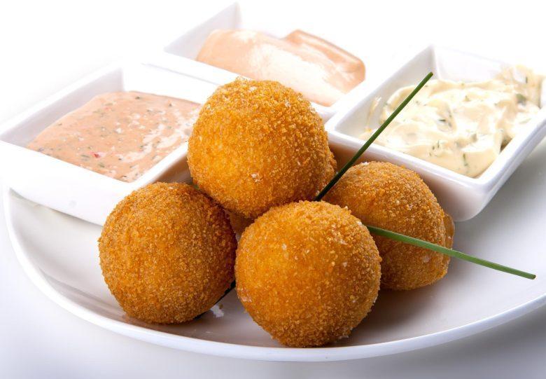 Bolinha 3 queijos de liquidificador