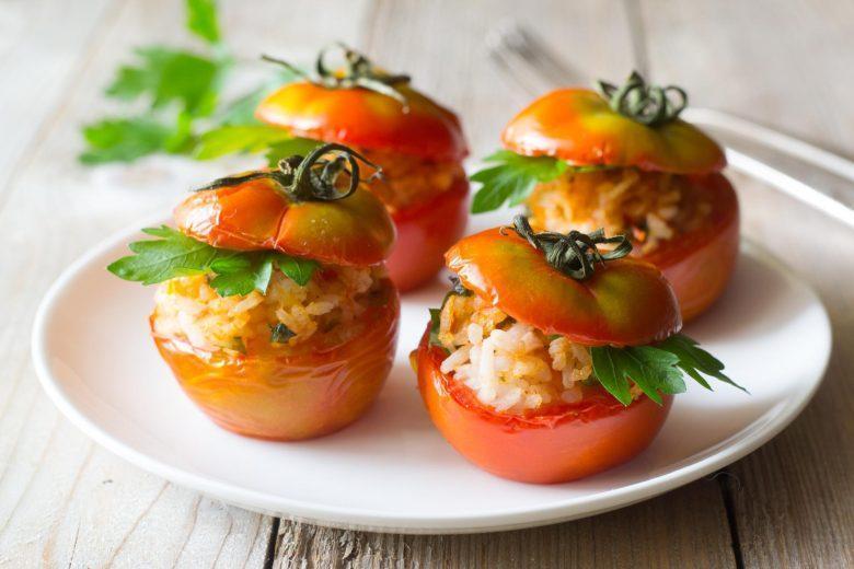 Tomate recheado com arroz