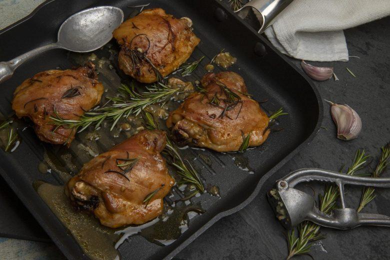 Frango assado em pedaços