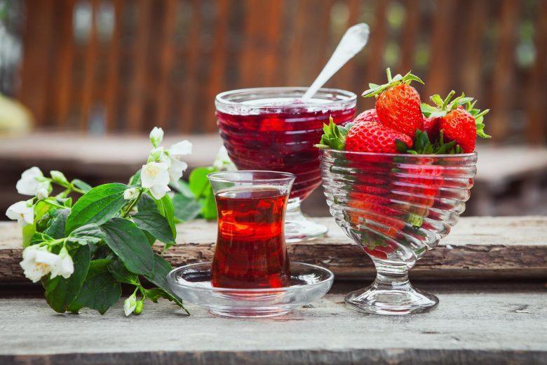 Geleia de morango, vinagre balsâmico e pimenta rosa