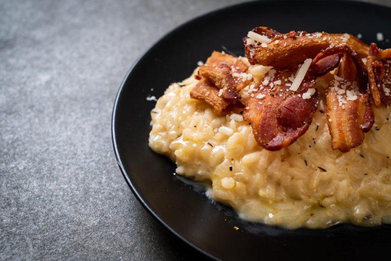 Risoto de queijo com bacon