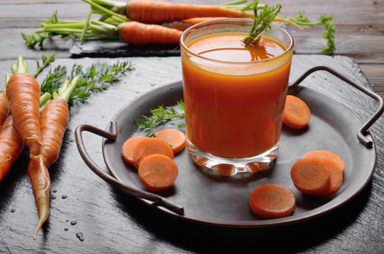 Suco de repolho, cenoura e maracujá