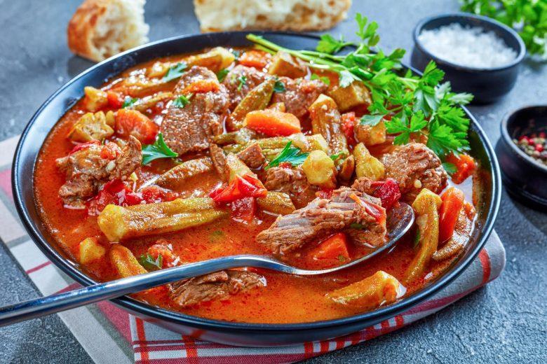 Carne com quiabo e batata