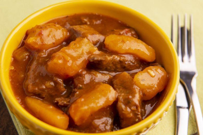 Picadinho de carne com mandioca