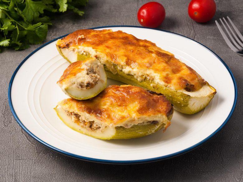 Abobrinha recheada com bacalhau