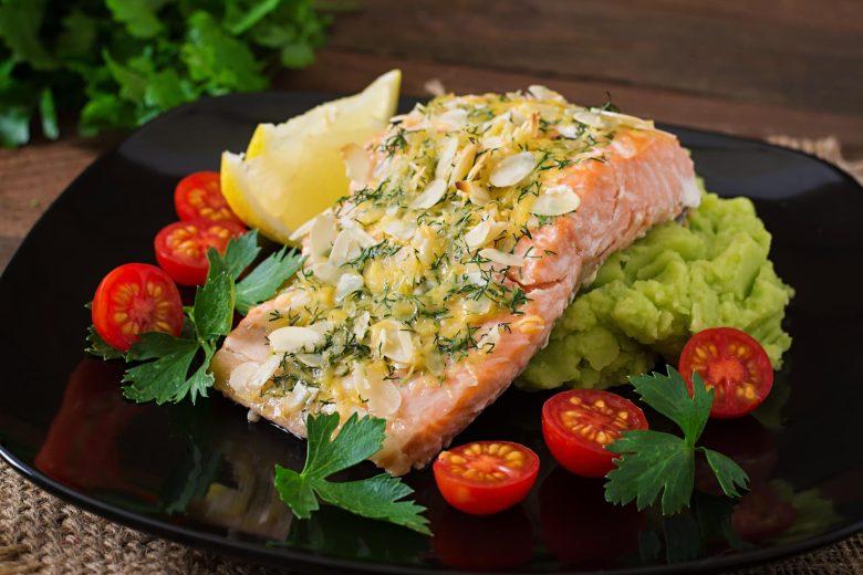 Salmão com crosta de pistache