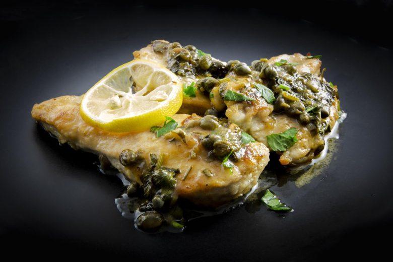 Pescada ao molho de mostarda com alcaparras