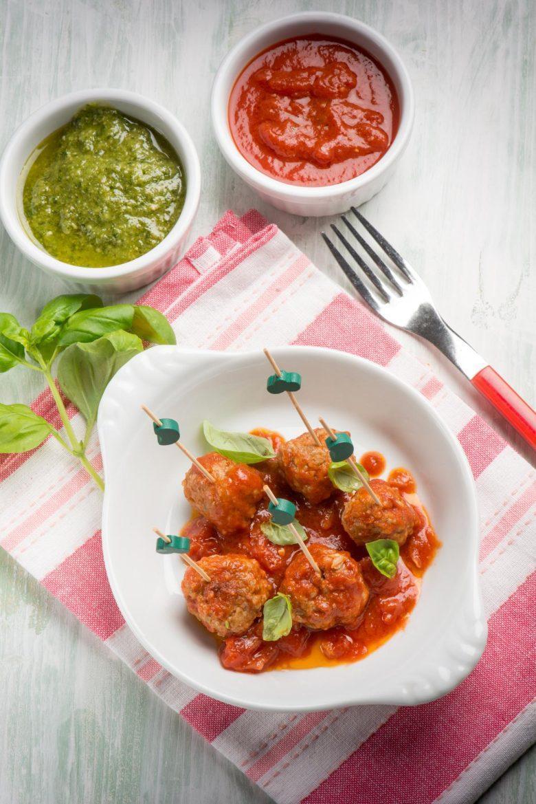 Almôndega ao molho de tomate