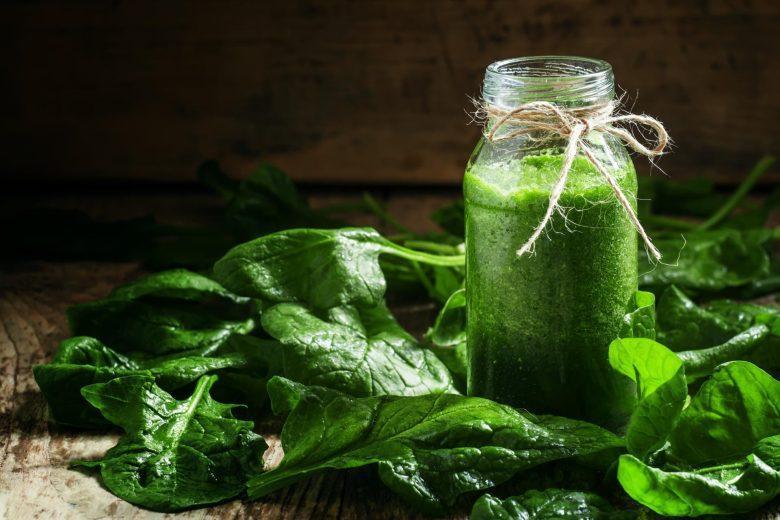 Suco detox de espinafre com maçã