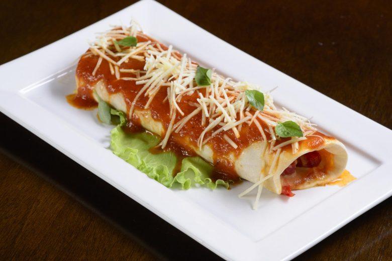 Panqueca de palmito com molho bolonhesa