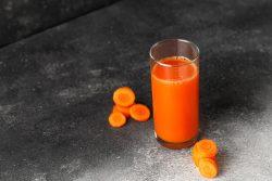 Suco antioxidante de cenoura e maracujá