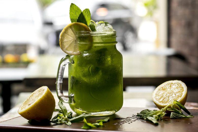 Suco de limão com hortelã