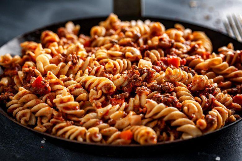Parafuso com molho de carne