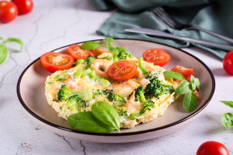 Omelete de brócolis com queijo