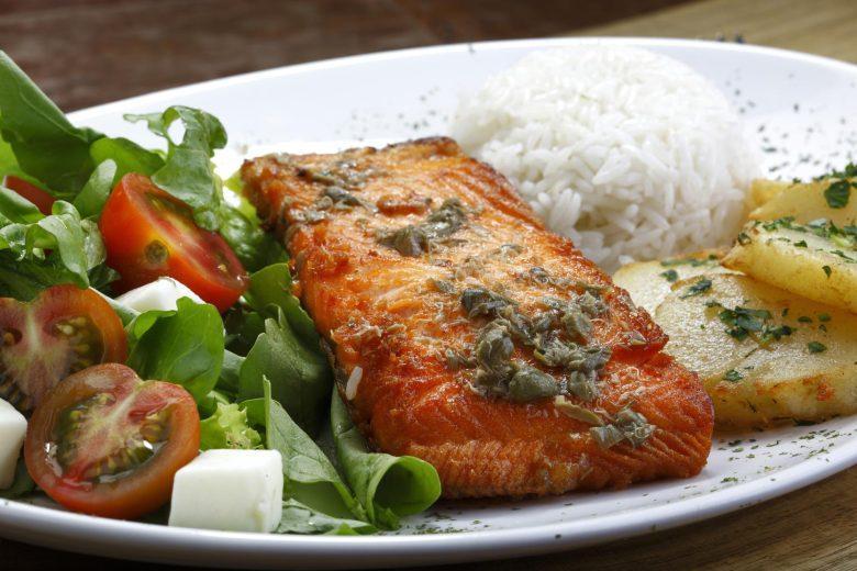 Salmão grelhado ao molho shoyu