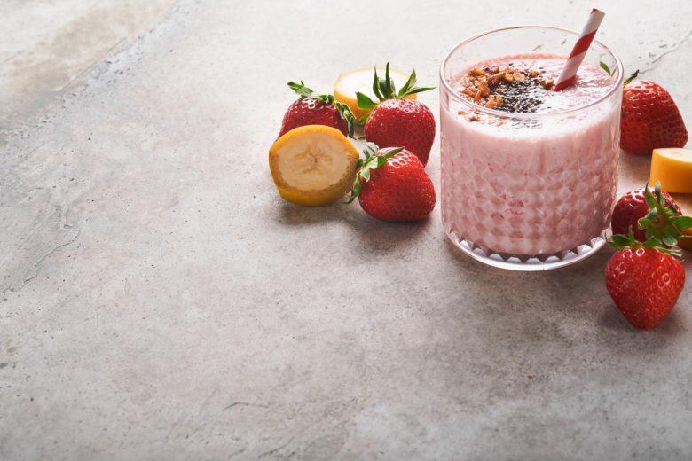 Suco de abacaxi, banana, maçã, laranja e morango