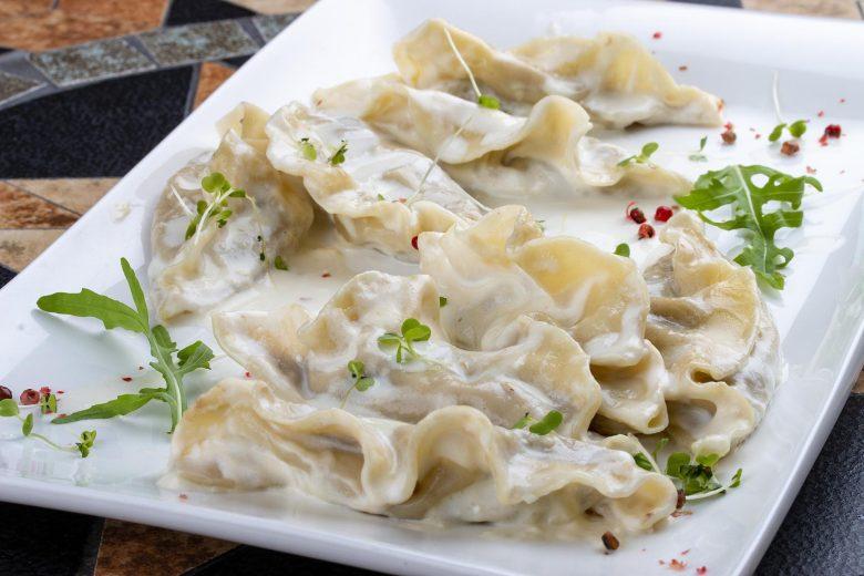 Ravioli com molho branco