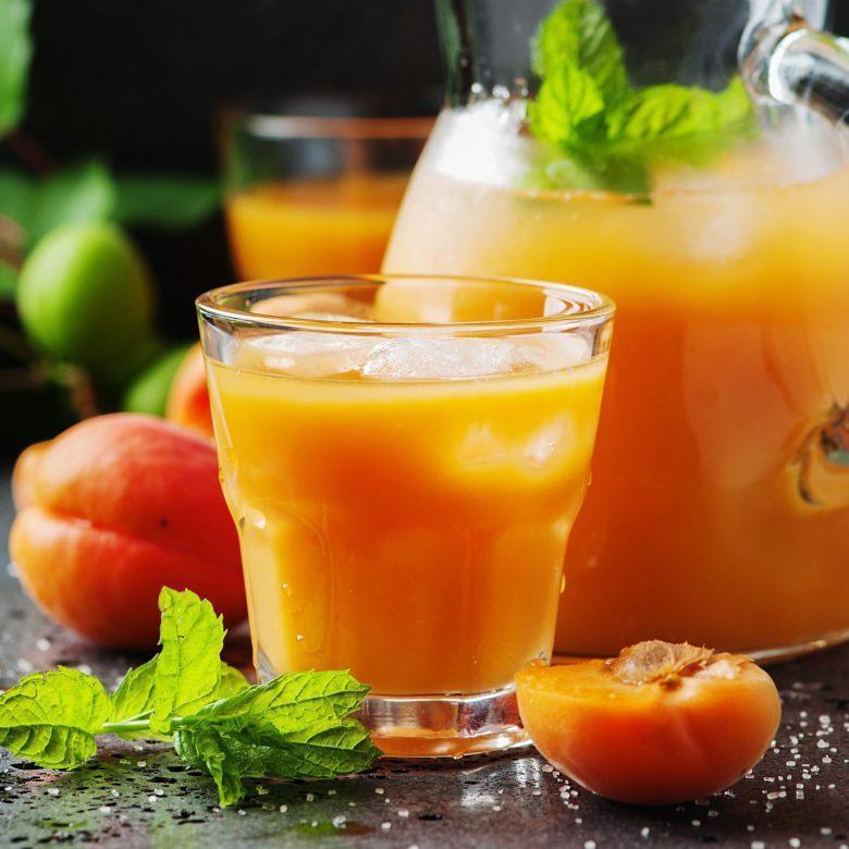Suco de mamão, pêssego e grapefruit