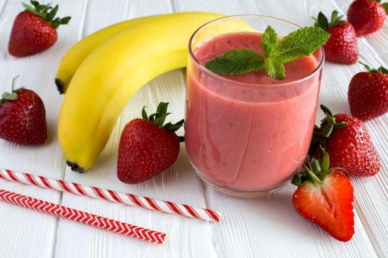 Vitamina de laranja, morango e banana