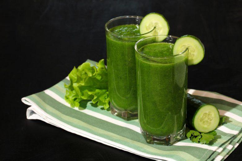 Suco de pimentão, salsão, pepino e alface
