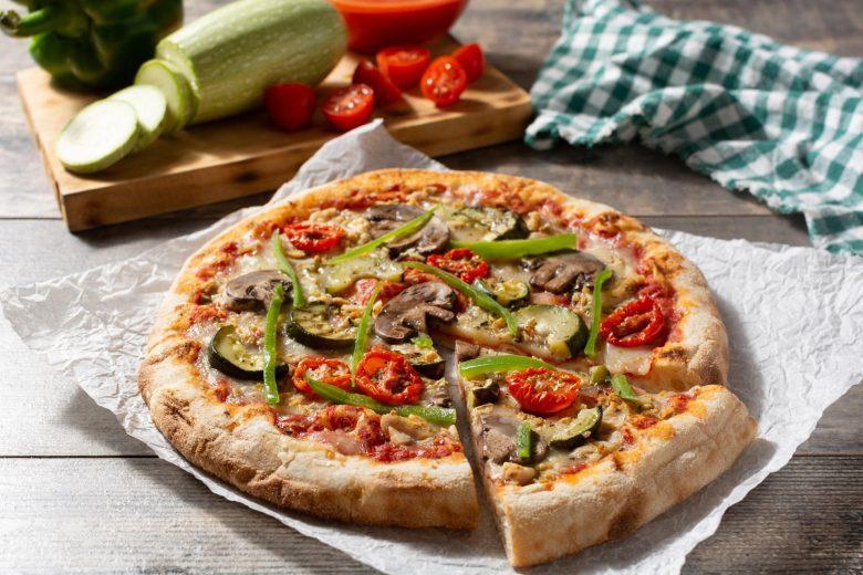 Pizza caponata de berinjela
