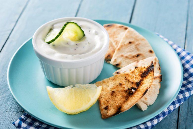 Molho de coalhada com pepino