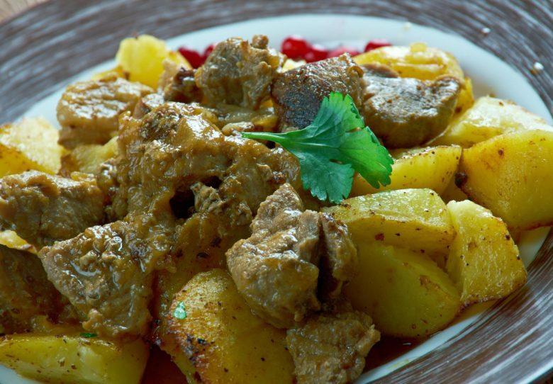 Carne de panela com batata dourada