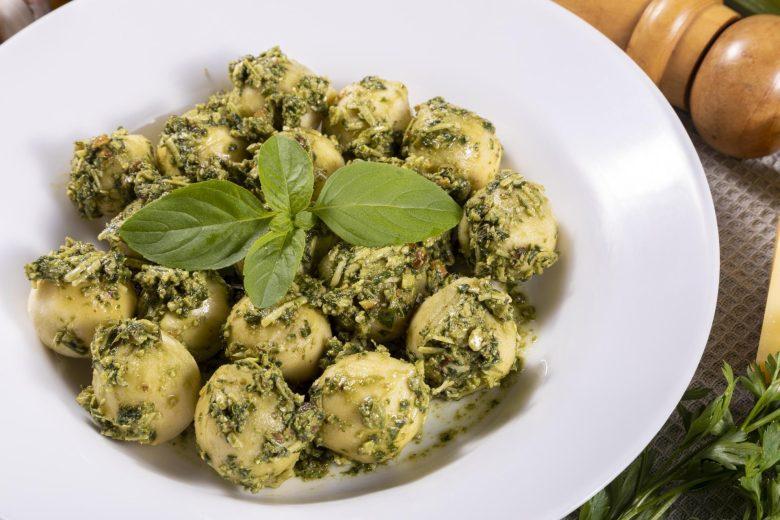 Nhoque recheado ao molho pesto