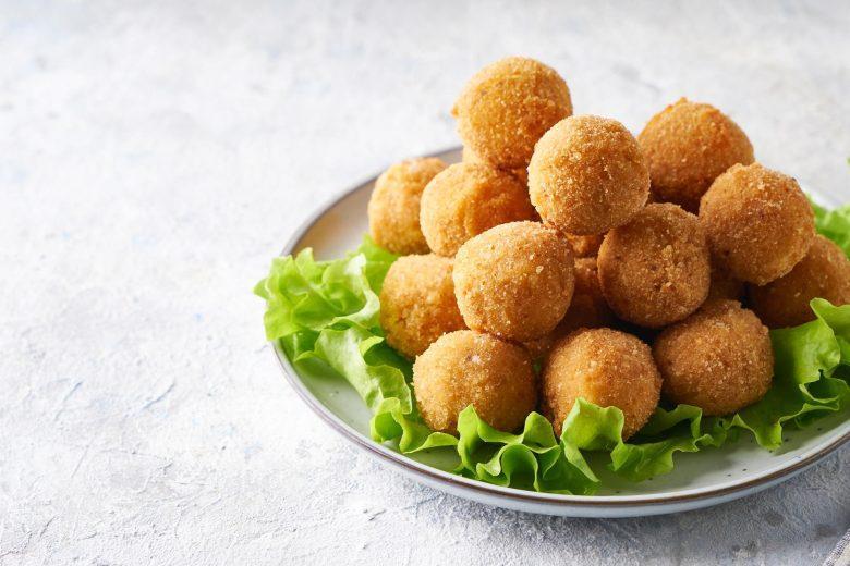 Bolinho de champignon com queijo gorgonzola