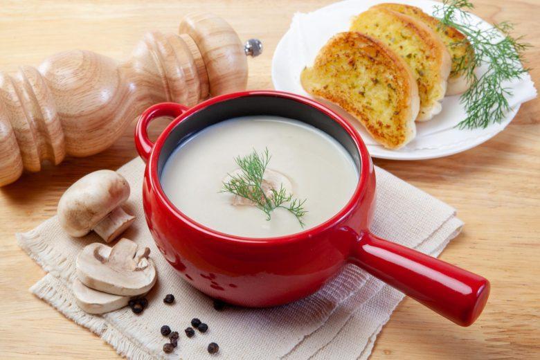 Sopa de cogumelo fresco