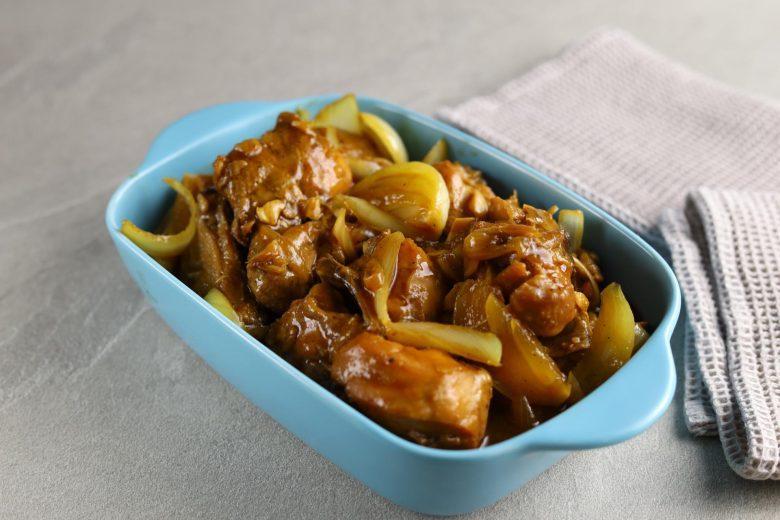 Frango com cebola caramelada