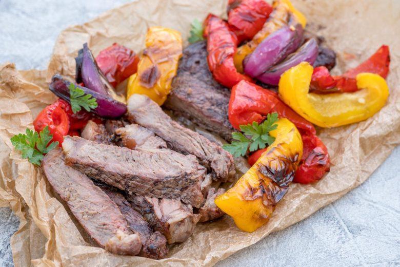Carne com pimentão e azeitona