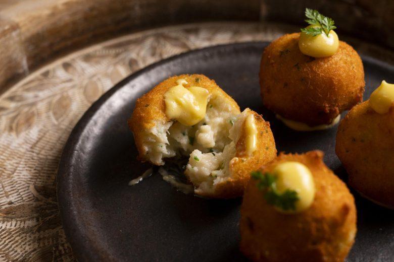 Bolinho de bacalhau empanado
