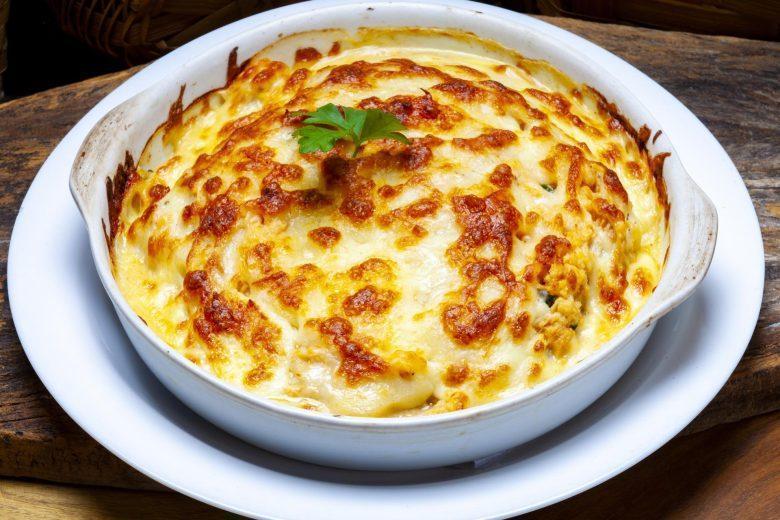 Lasanha de queijo e carne desfiada