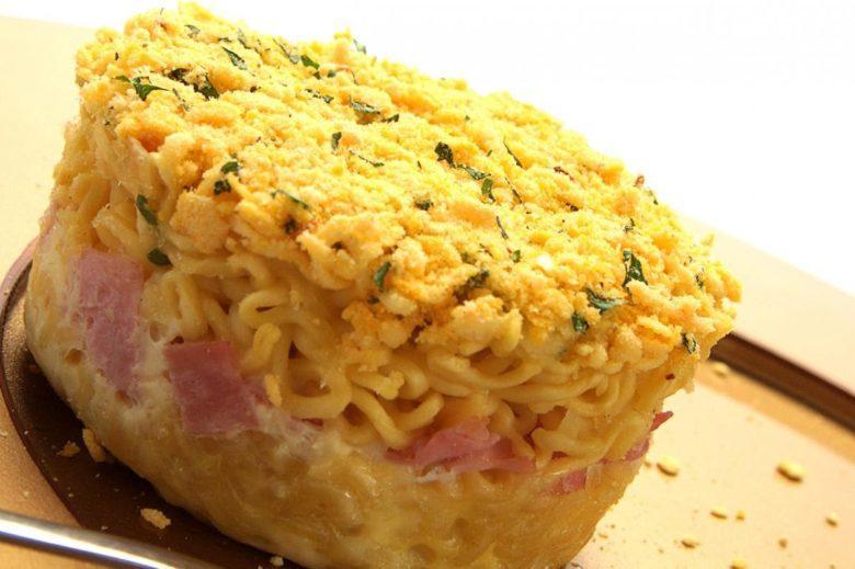 Espaguete nissin de forno