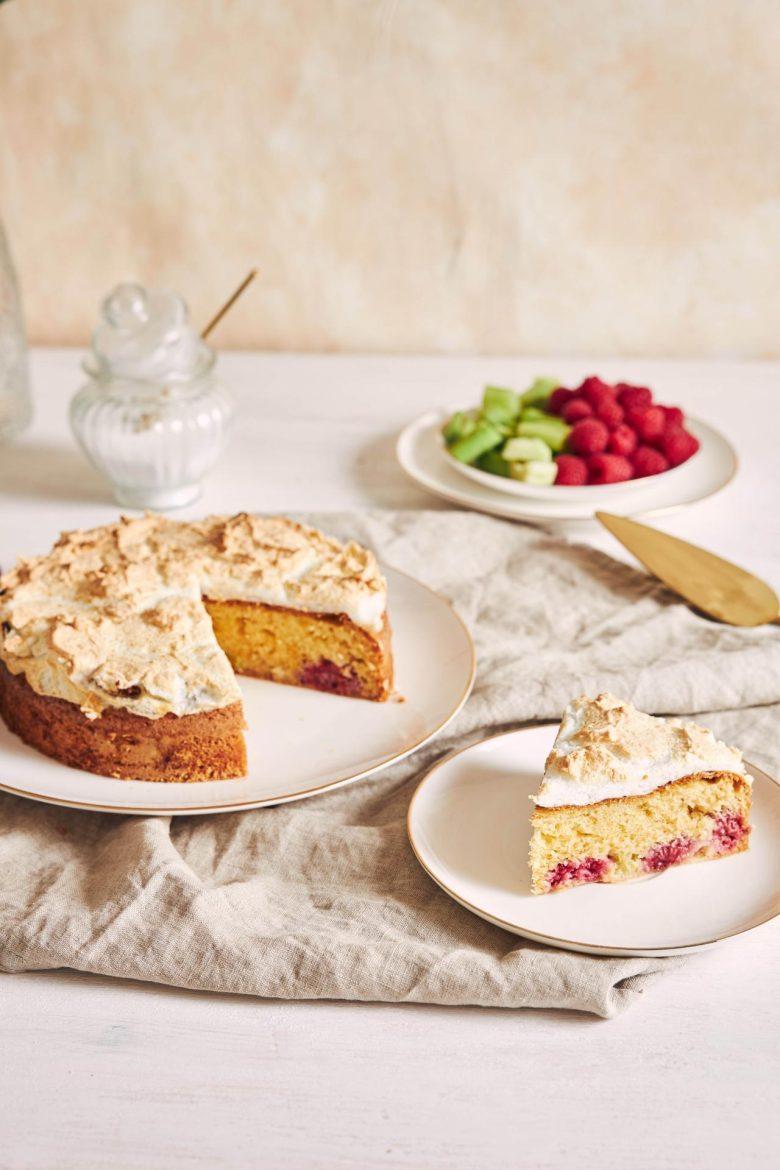 Bolo de framboesa e limão com chantili de coco