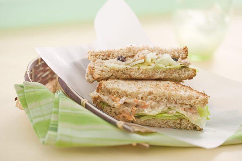 Sanduíche natural de patê de atum