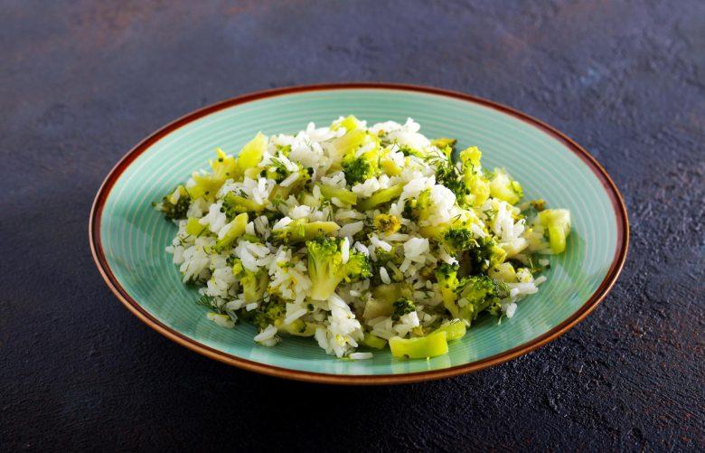 Arroz integral com brócolis fácil